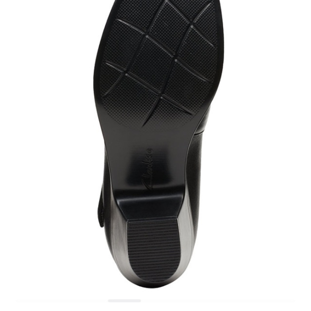 Clarks Emily2 Mabel Black Leather Flats with Classic Design and Polished Finish - Picture 12 of 16